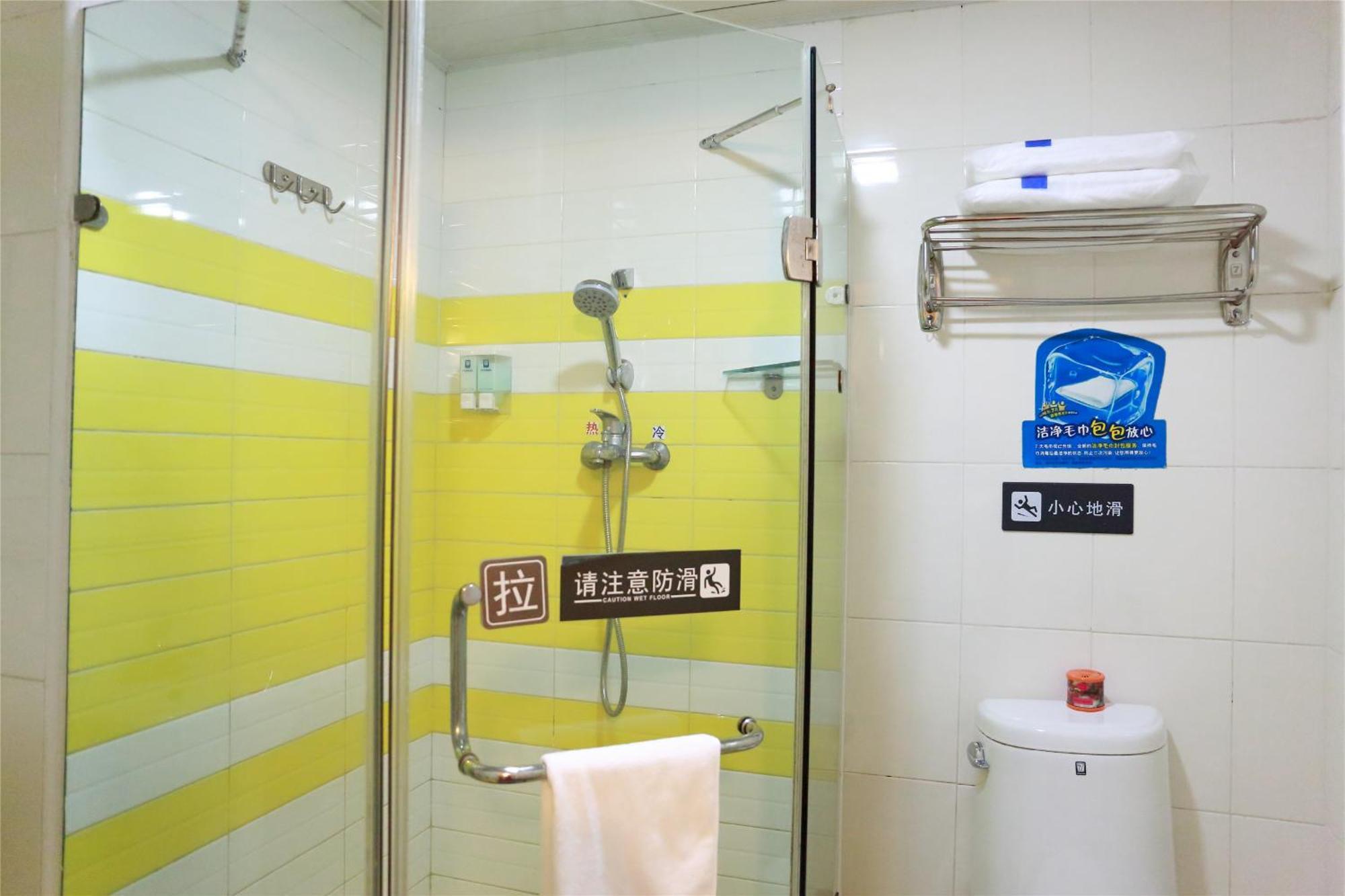 7Days Inn Guangzhou South Railway Station Huijiang Subway Station Ngoại thất bức ảnh