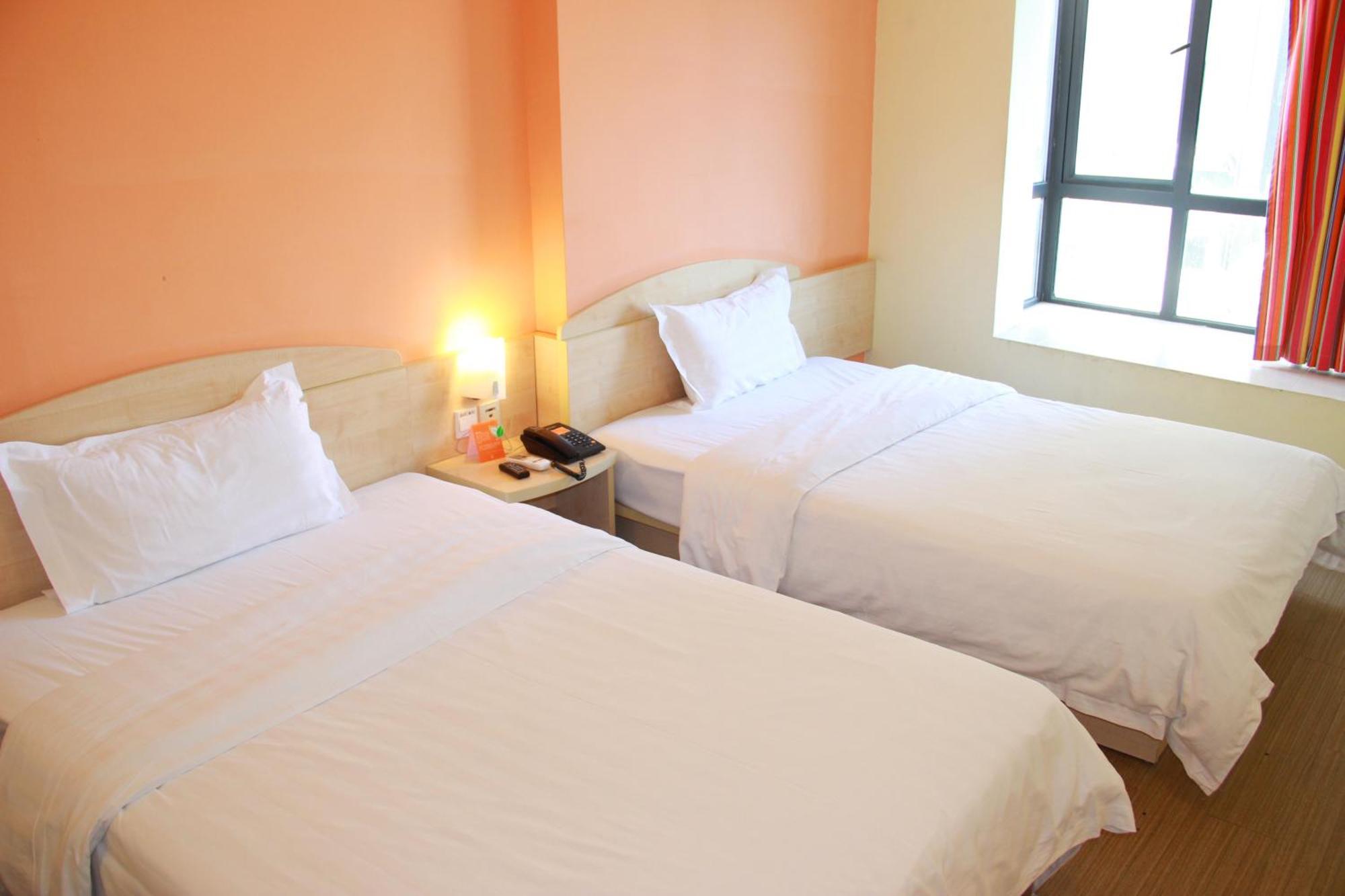 7Days Inn Guangzhou South Railway Station Huijiang Subway Station Ngoại thất bức ảnh