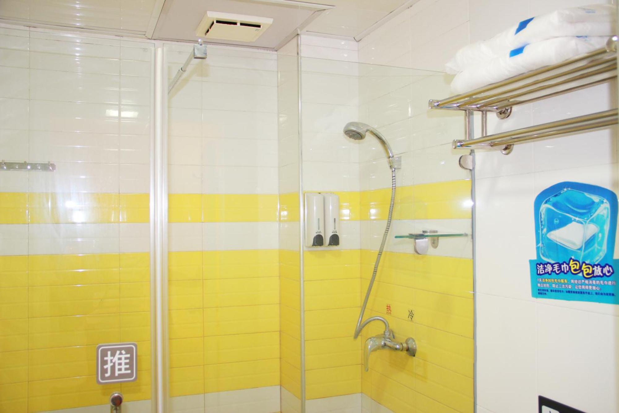7Days Inn Guangzhou South Railway Station Huijiang Subway Station Ngoại thất bức ảnh